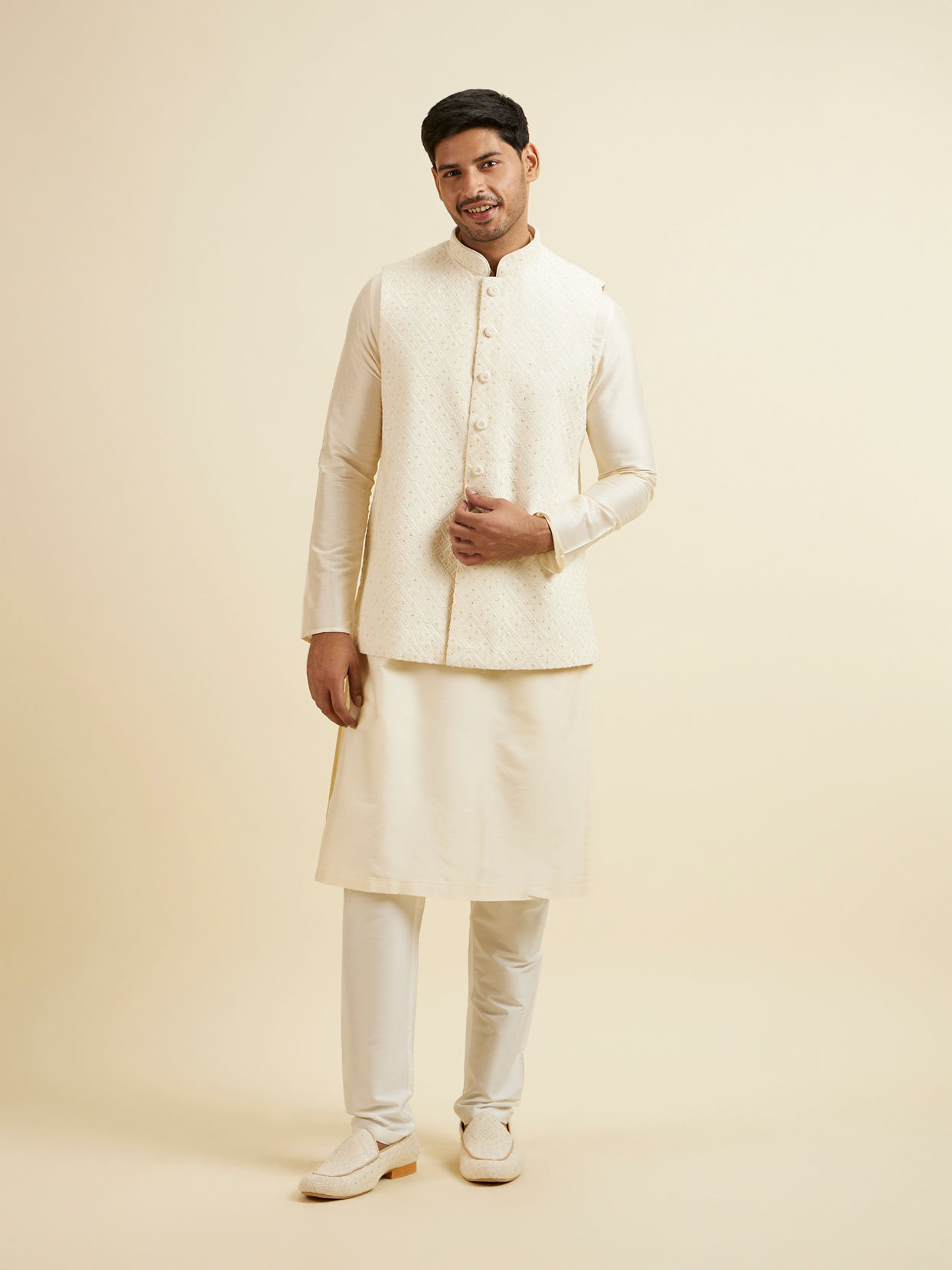 alt message - Manyavar Men Warm White Sequinned Jaal Patterned Jacket image number 2